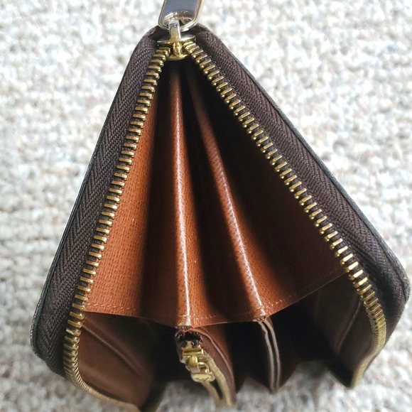 Louis Vuitton Zippy Monogram Wallet - Picture 12 of 16